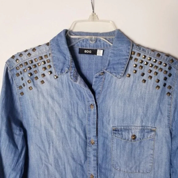 Urban Outfitters Women Medium BDG Blue Denim Studded‎ Button Down Shirt - Picture 3 of 13